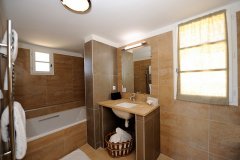 Bad med stort badekar Bad med stort badekar